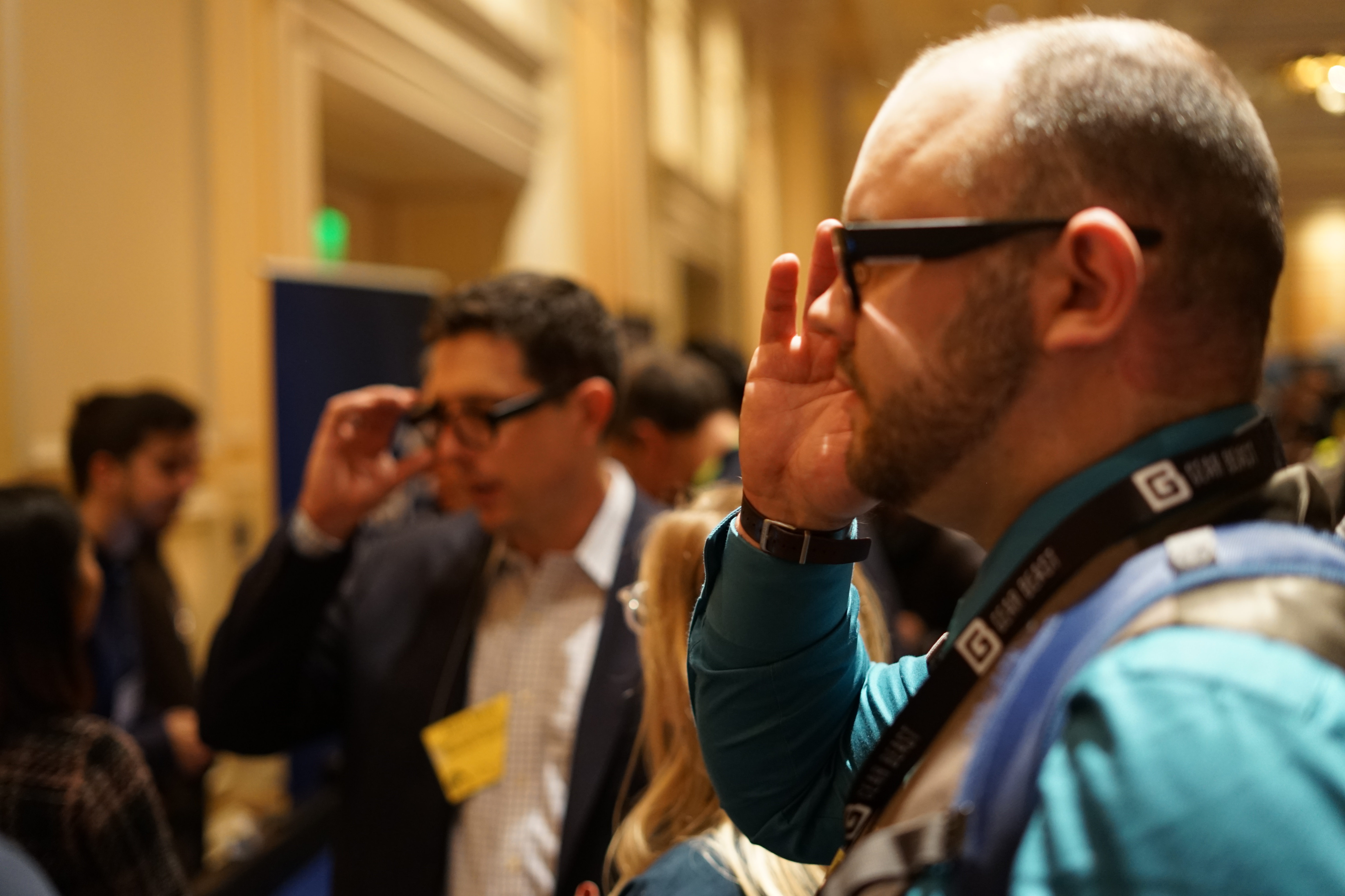 Pepcom showgoers try Focals by North