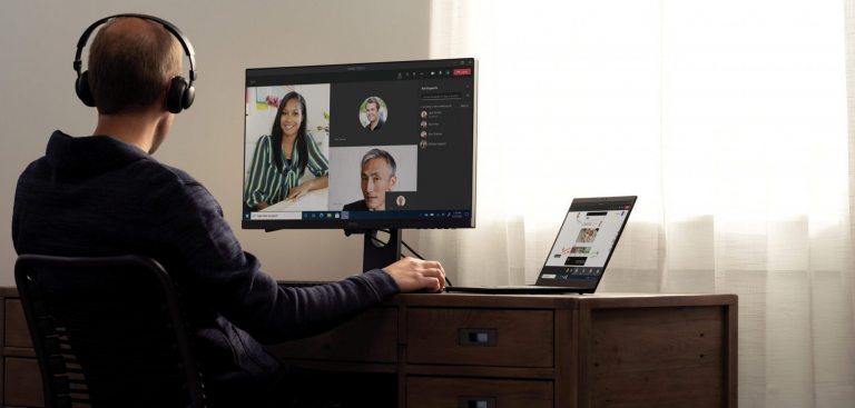 Man sitting in front of a pc having an online meeting